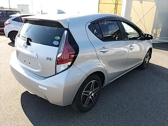 2016 Toyota Aqua S, photo 3