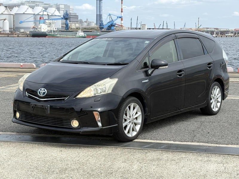2013 Toyota Prius Alpha S Touring Selection, photo 2