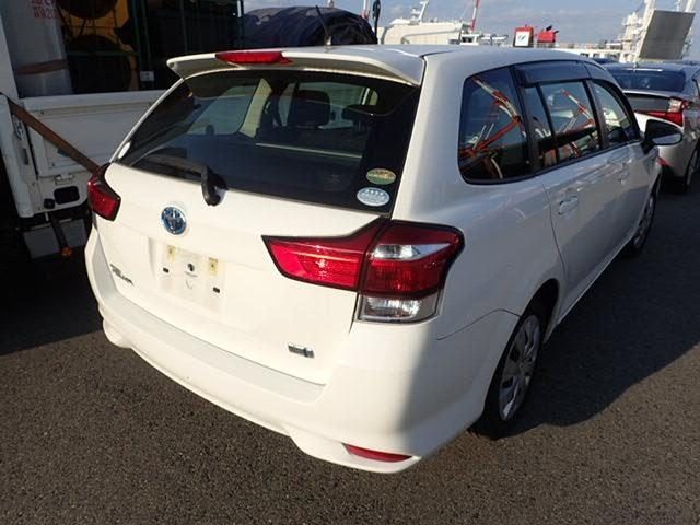 2016 Toyota Corolla Fielder Hybrid, photo 3