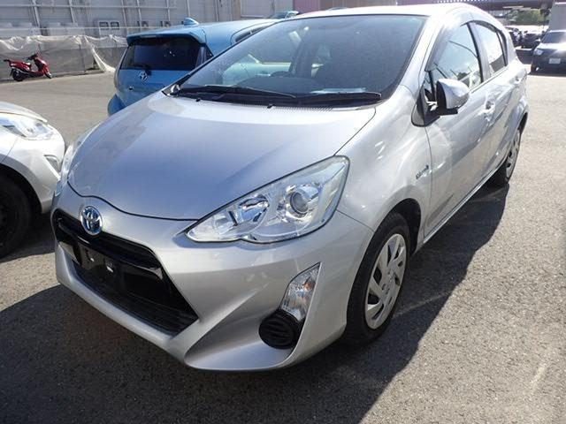 2015 Toyota Aqua S, photo 2