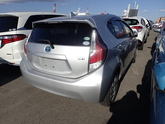 2015 Toyota Aqua S, photo 3