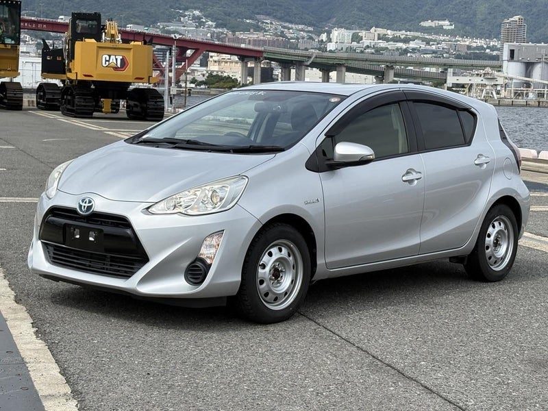 2015 Toyota Aqua S, photo 3