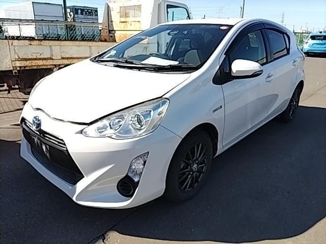 2016 Toyota Aqua S, photo 2