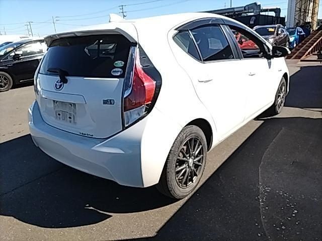 2016 Toyota Aqua S, photo 3
