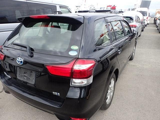 2017 Toyota Corolla Fielder Hybrid, photo 3