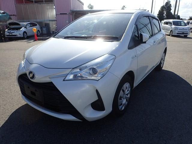 2017 Toyota Vitz Hybrid F
