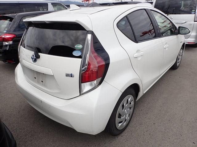 2016 Toyota Aqua S, photo 2