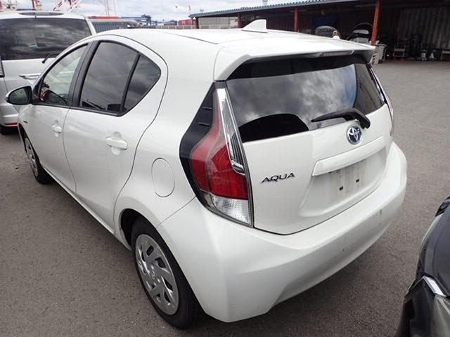 2016 Toyota Aqua S, photo 3