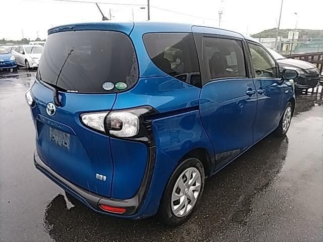 2015 Toyota Sienta Hybrid X, photo 3