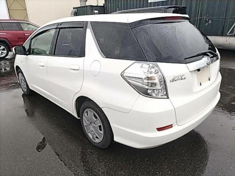 2012 Honda Fit Shuttle Hybrid C, photo 2
