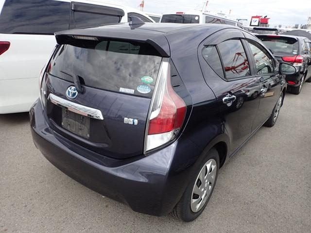 2015 Toyota Aqua S, photo 3