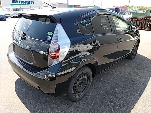 2014 Toyota Aqua G, photo 2