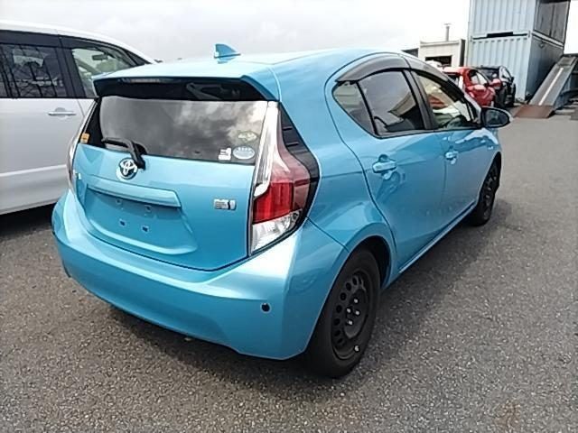 2015 Toyota Aqua S, photo 2