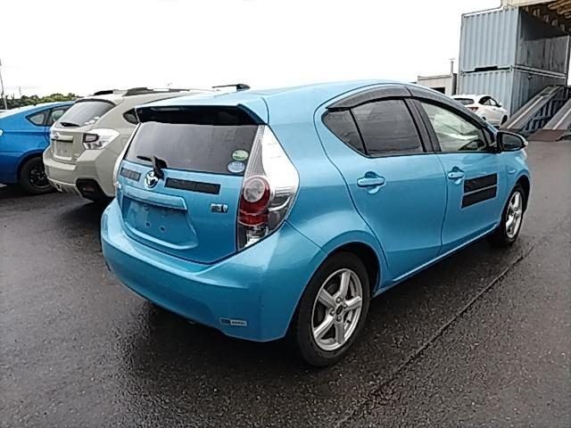2012 Toyota Aqua S Smart Entry Package, photo 3