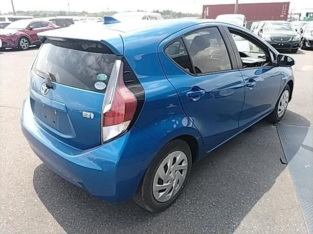 2016 Toyota Aqua S, photo 2