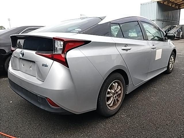 2019 Toyota Prius E, photo 3