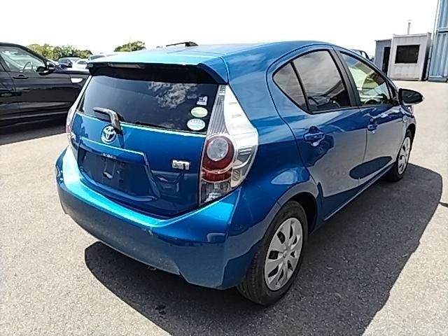 2013 Toyota Aqua S, photo 3