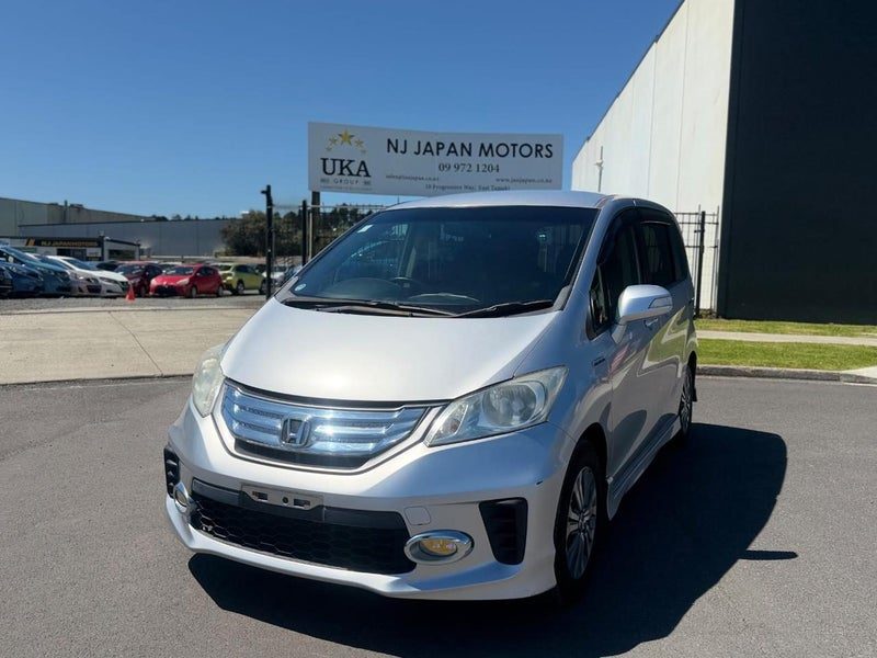 2013 Honda Freed 6 Seater | Van, photo 2