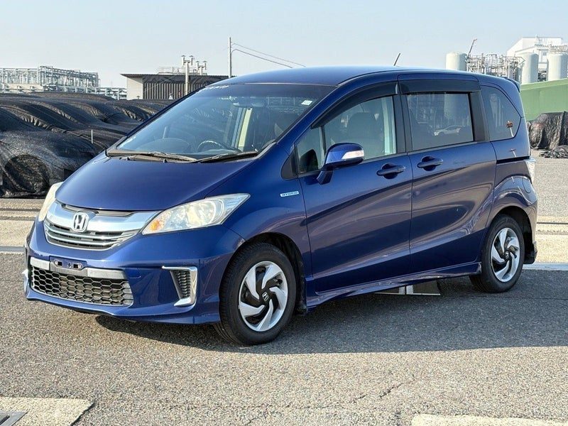 2014 Honda Freed Hybrid | Push Start, photo 2