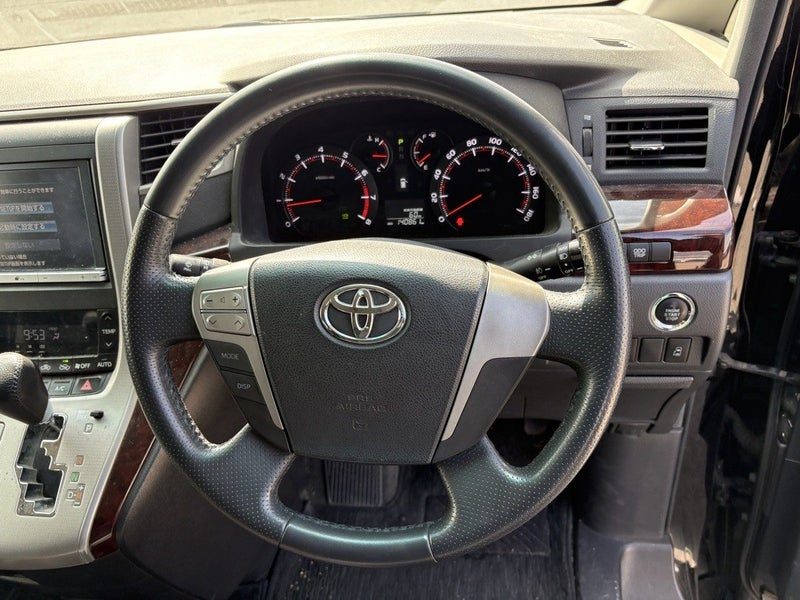 2013 Toyota Vellfire 7 Seater | Van | People Mover, photo 3