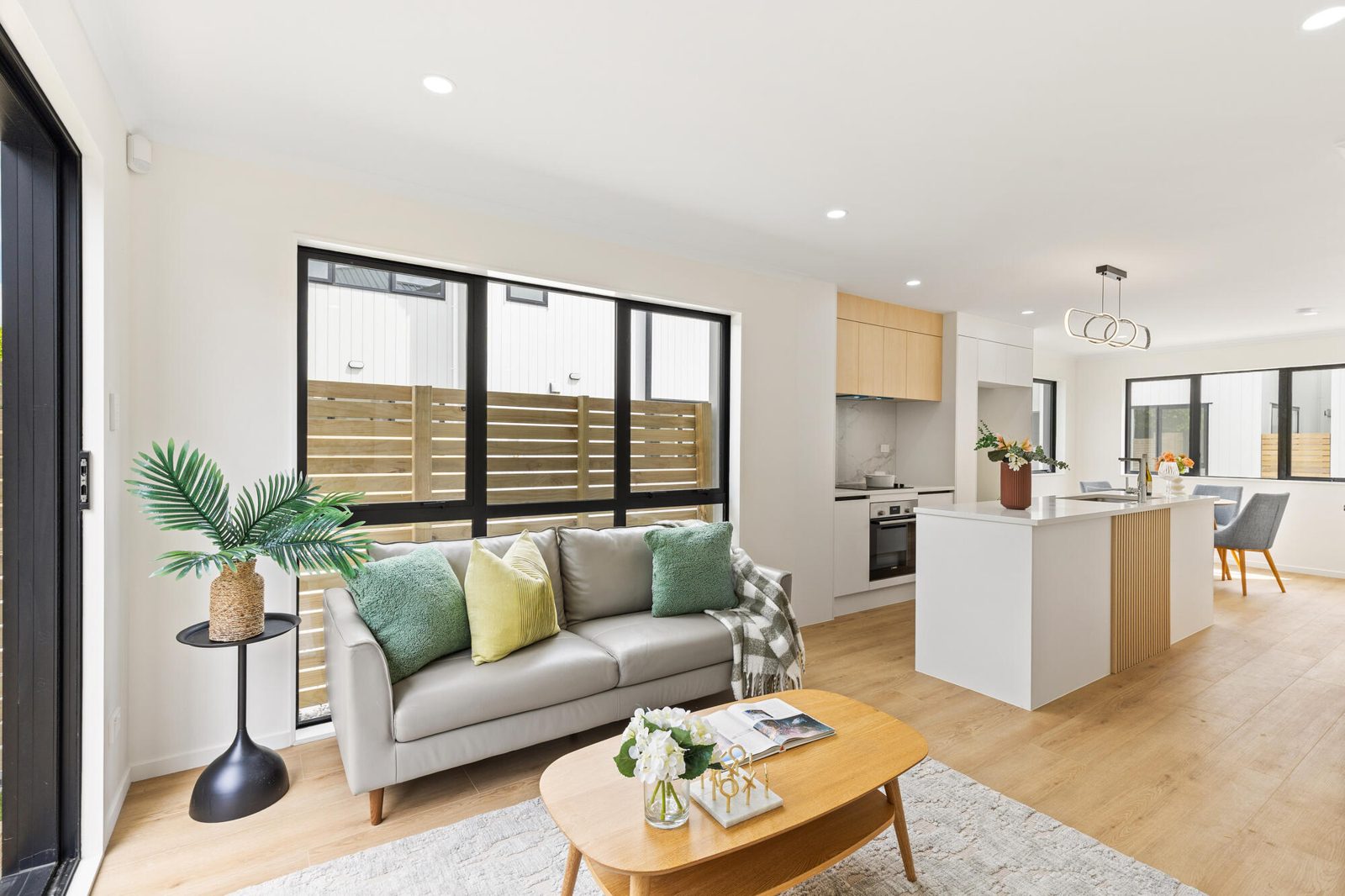 8/113 Beach Road, Te Atatu Peninsula, photo 3