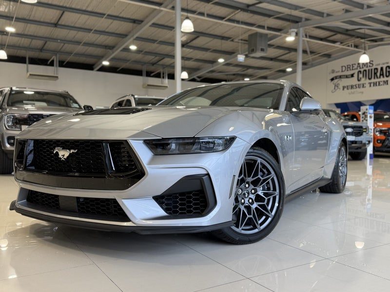 2026 Ford Mustang 5.0L Fastback At 5.0, photo 2