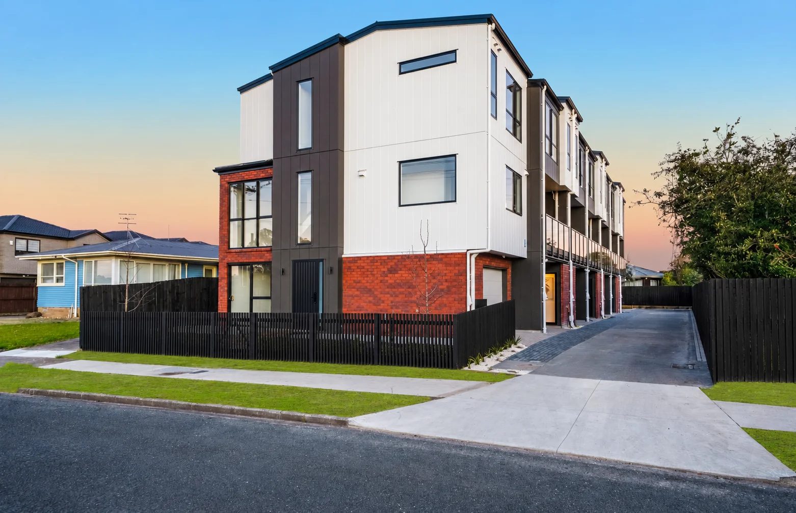 6 & 7/32 Tiraumea Drive, Pakuranga, photo 2