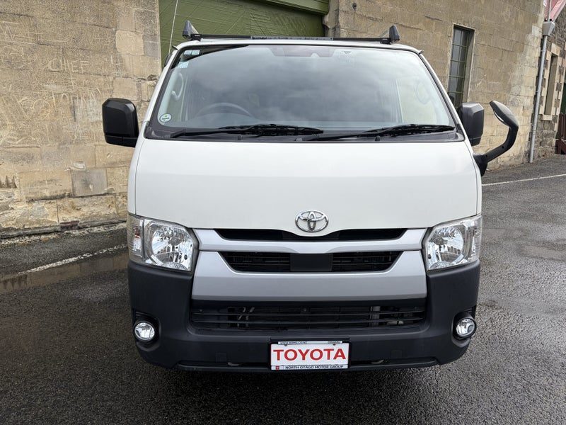 2020 Toyota Hiace DX, photo 2