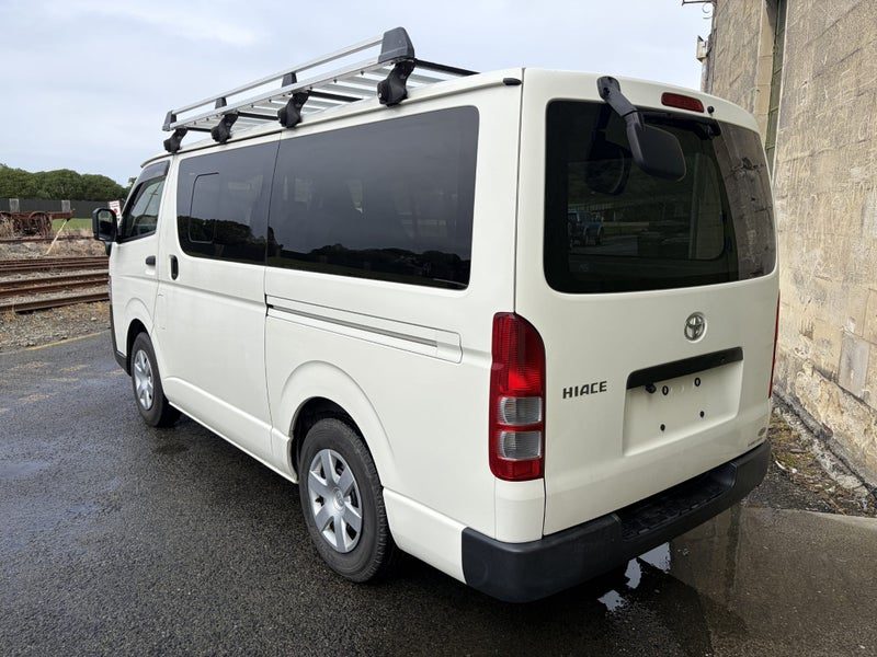 2020 Toyota Hiace DX, photo 3