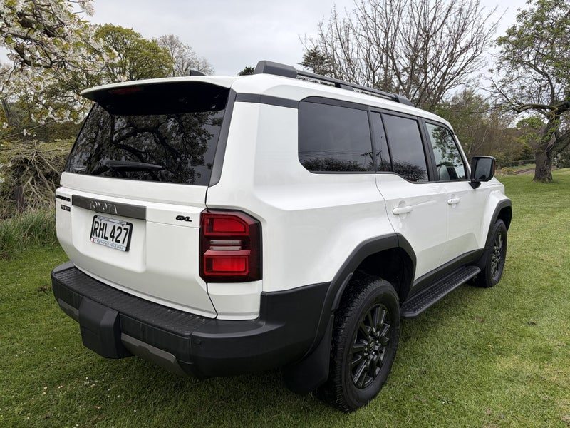 2025 Toyota Land Cruiser Prado GXL, photo 3