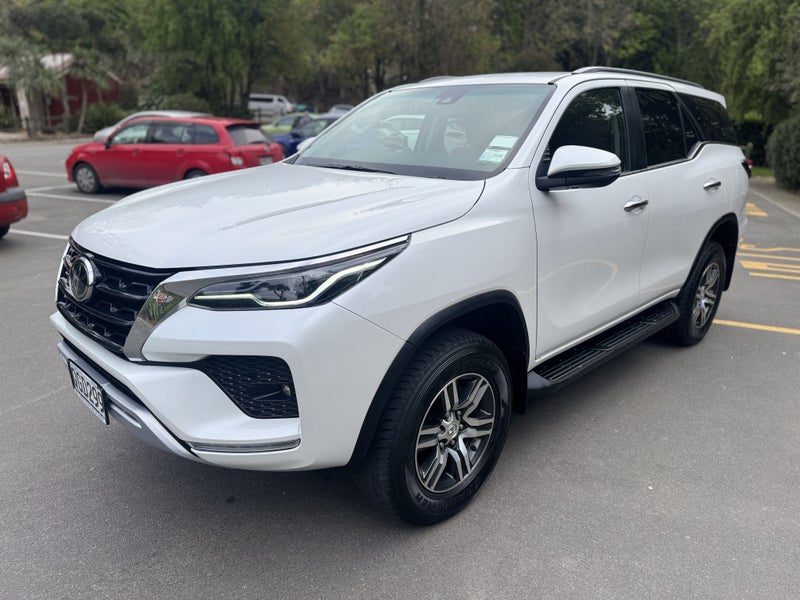 2023 Toyota Fortuner GXL, photo 3