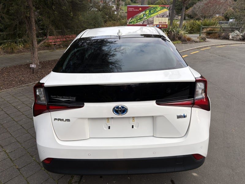 2021 Toyota Prius E, photo 3