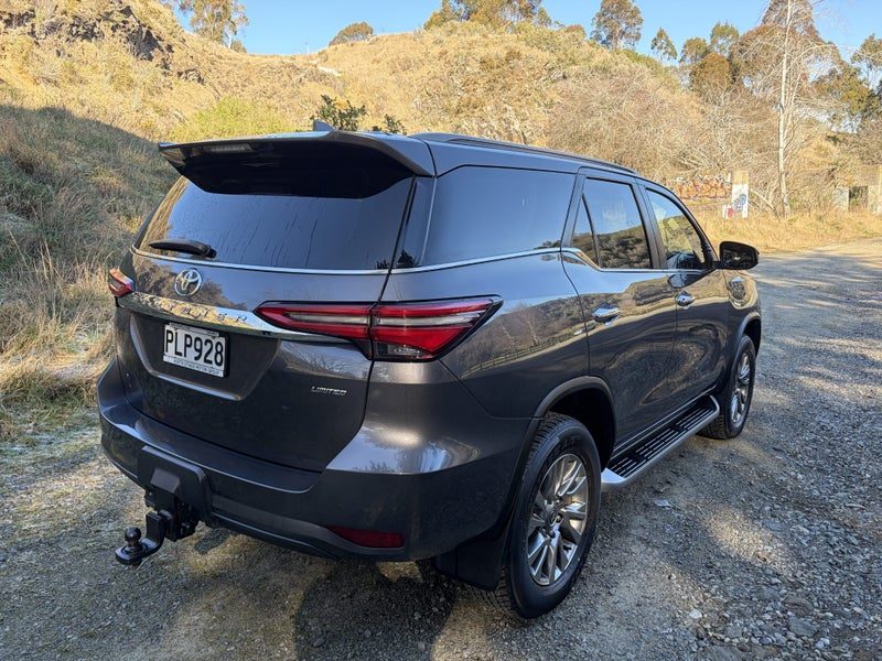 2022 Toyota Fortuner Limited, photo 3