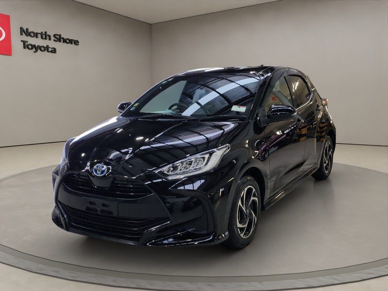 2022 Toyota Yaris 1.5L Hybrid Z 2WD Hatchback, photo 3