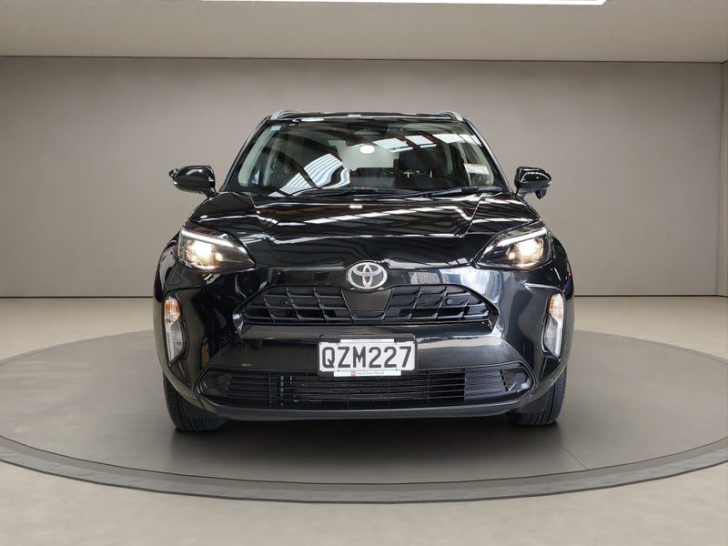 2024 Toyota Yaris Cross GX 1.5L Hybrid FWD SUV, photo 2