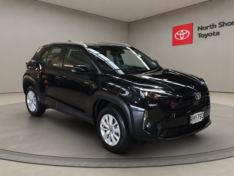 2025 Toyota Yaris Cross GX 1.5L Hybrid FWD SUV, photo 2