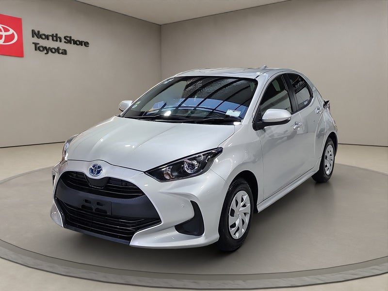 2022 Toyota Yaris 1.5L Hybrid X FWD Hatchback, photo 3