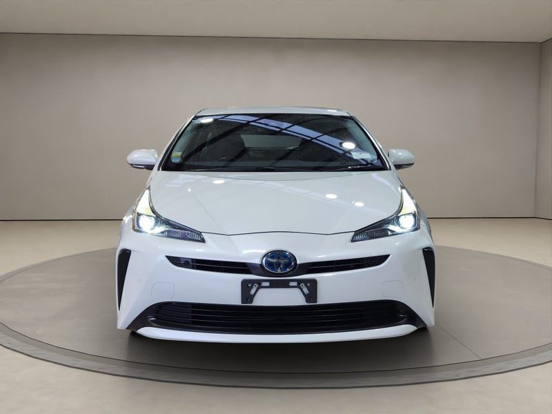 2021 Toyota Prius 1.8L Hybrid S 2WD Hatchback, photo 2
