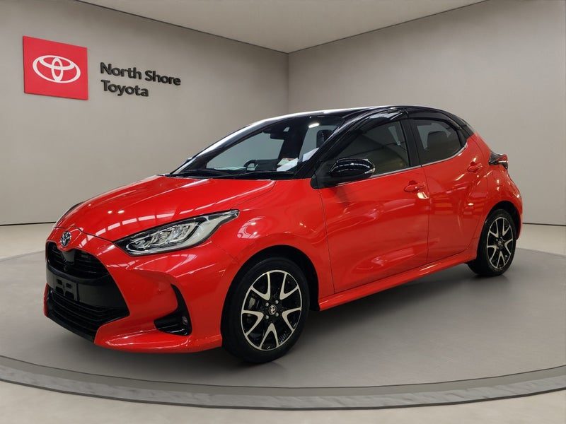 2021 Toyota Yaris 1.5L Hybrid Z FWD Hatchback, photo 3