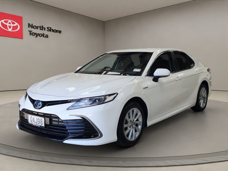2023 Toyota Camry GX 2.5L Hybrid FWD Sedan, photo 3