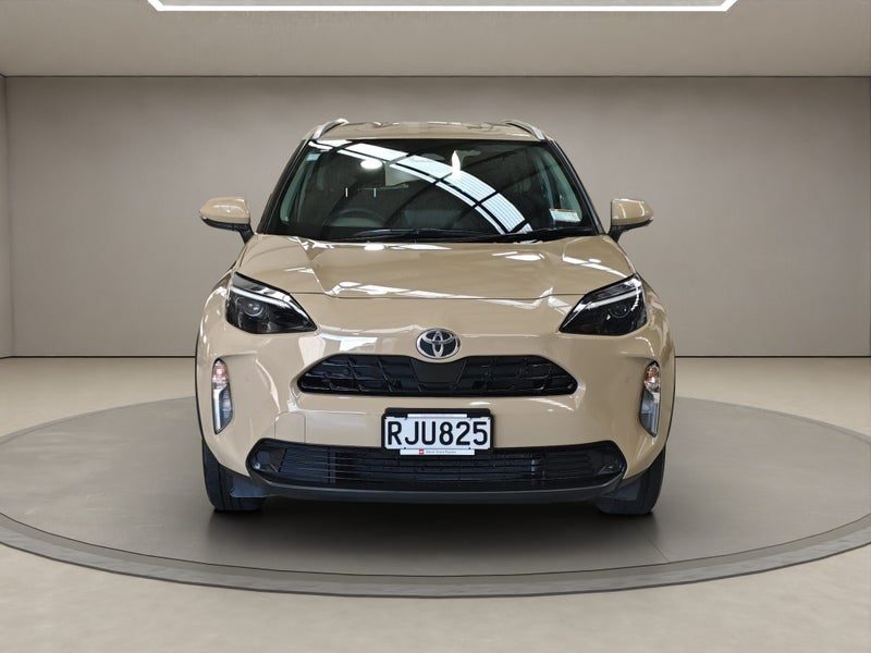 2025 Toyota Yaris Cross GX 1.5L Hybrid FWD SUV, photo 2