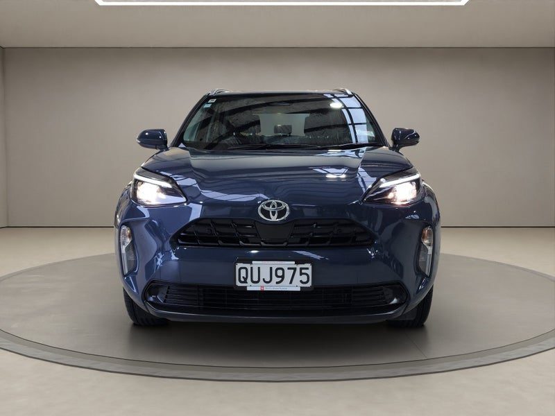 2024 Toyota Yaris Cross GX 1.5L Hybrid FWD SUV, photo 2