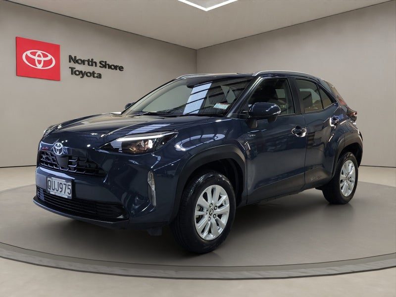 2024 Toyota Yaris Cross GX 1.5L Hybrid FWD SUV, photo 3