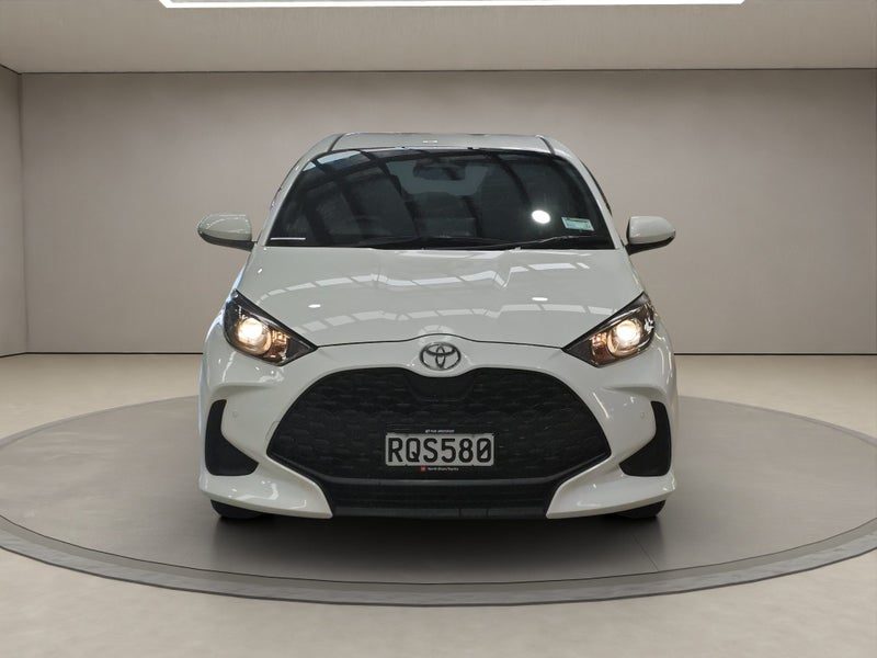2026 Toyota Yaris GX 1.5L Hybrid FWD Hatchback, photo 2
