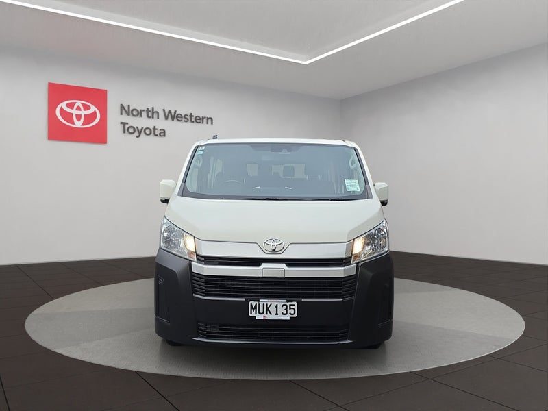 2020 Toyota Hiace ZR Minibus, photo 2