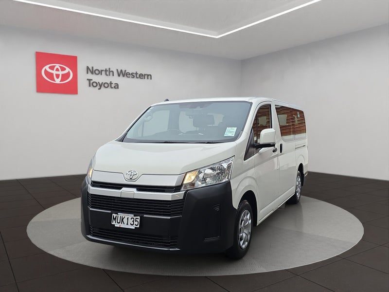 2020 Toyota Hiace ZR Minibus, photo 3