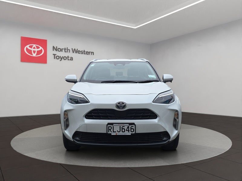 2025 Toyota Yaris Cross GX 1.5L Hybrid FWD SUV, photo 2