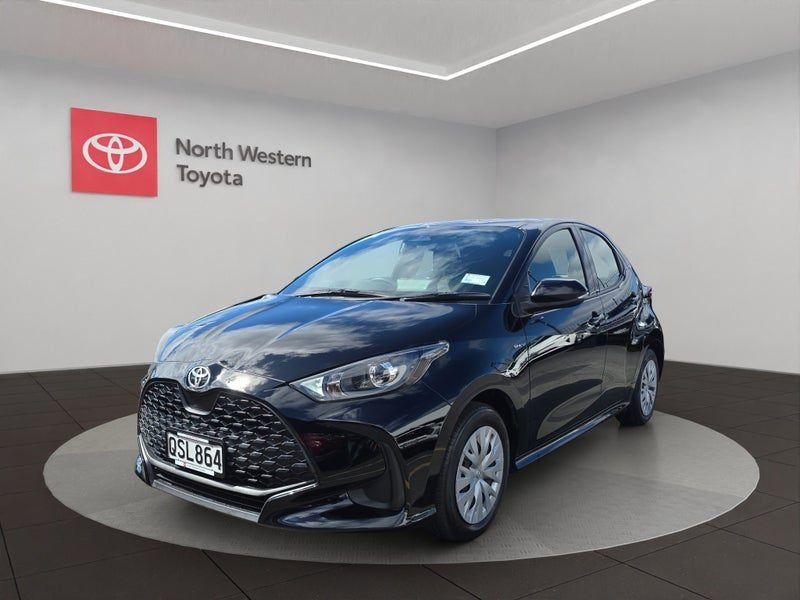 2024 Toyota Yaris GX 1.5L Hybrid FWD Hatchback, photo 3