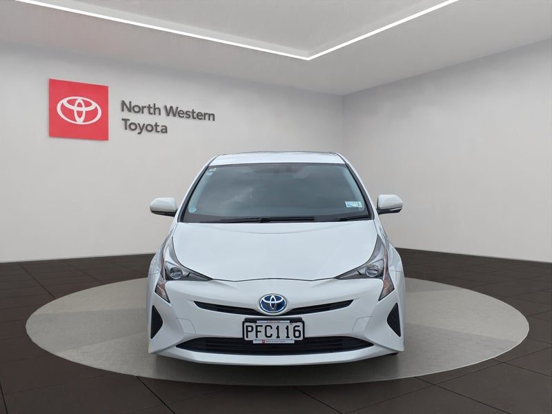 2016 Toyota Prius E, photo 2