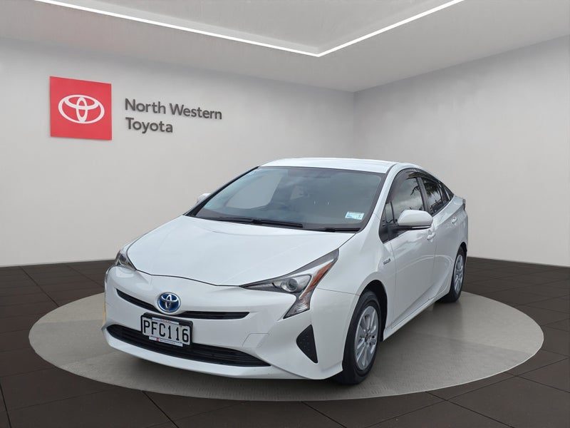 2016 Toyota Prius E, photo 3